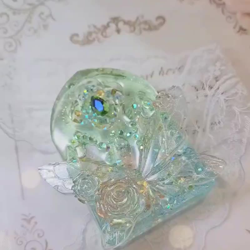 花窗玻璃系列-幻翼靈想 手工滴膠流沙吊飾 - 吊饰 - 树脂 绿色