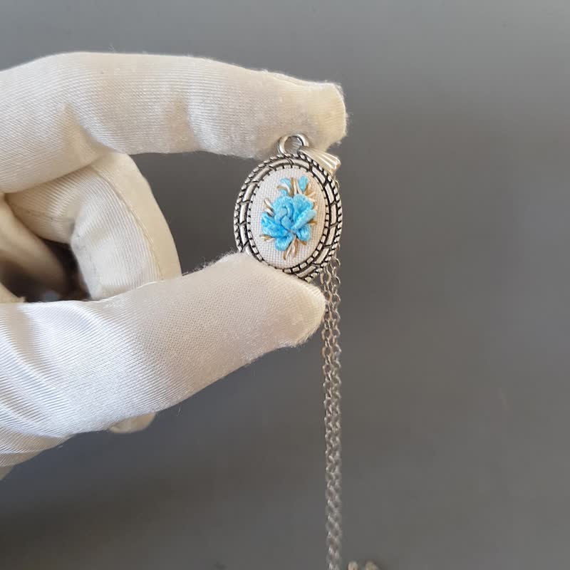 刺繡 珠寶 Ribbon embroidered pendant for her - 项链 - 丝．绢 蓝色