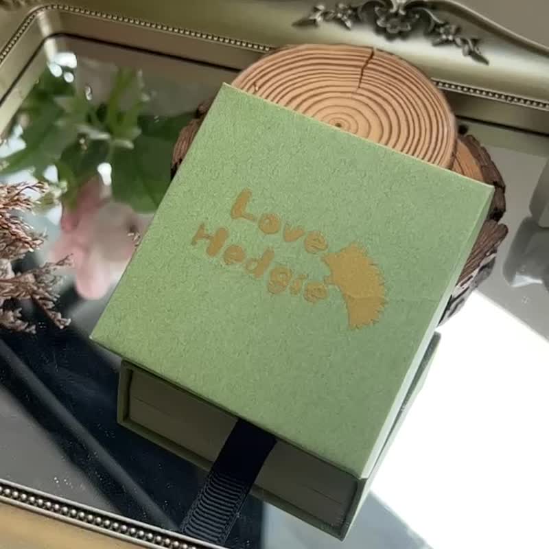 【手作】刺猬 扩香石口罩扣 附礼盒 香氛油2ML - 口罩 - 其他材质 