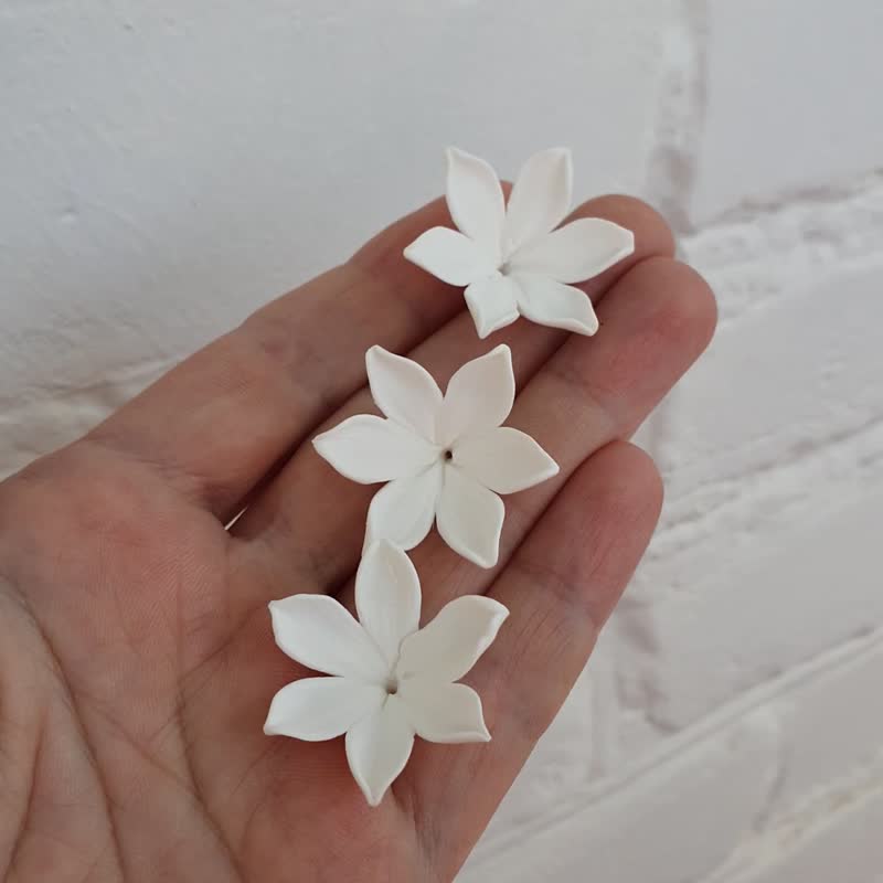 White flowers beads 1.5 cm,1.7 cm, 2.5 cm, Floral beads clay for making jewelry - 零件/散装材料/工具 - 塑料 白色