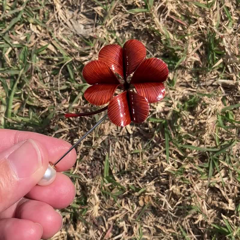 【订制】幸运草造型胸针|纯手工制作|情人节礼物| - 胸针 - 铜/黄铜 红色
