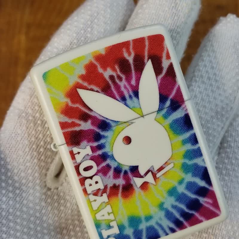 【ZIPPO官方旗舰店】Playboy花花公子-彩色漩涡(夜光漆) 48373 - 其他 - 铜/黄铜 白色