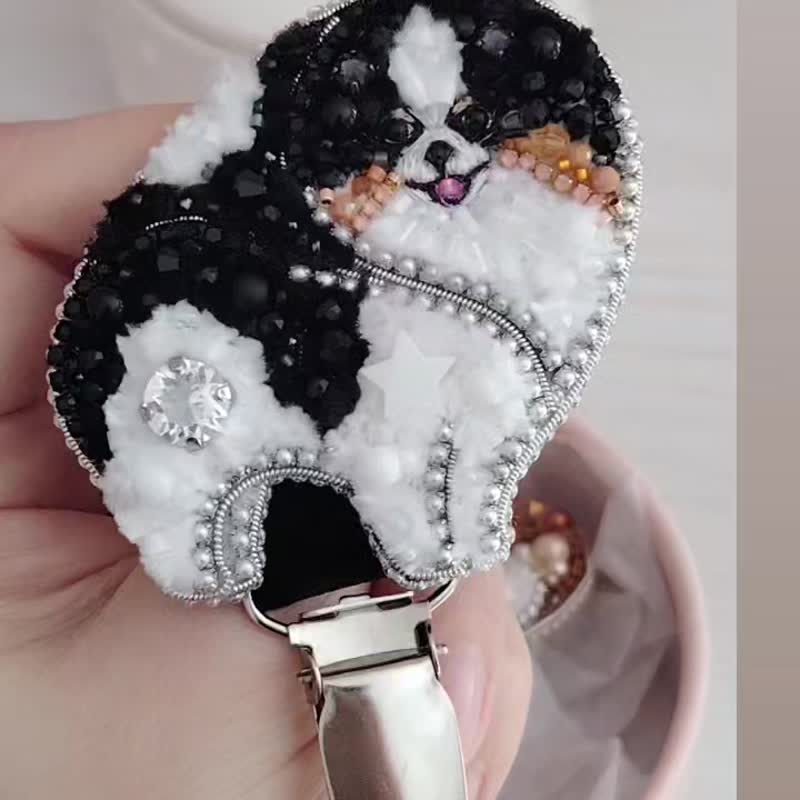 狗狗肖像，博美犬饰品胸针，犬展号码夹，宠物肖像 - 胸针 - 玻璃 多色