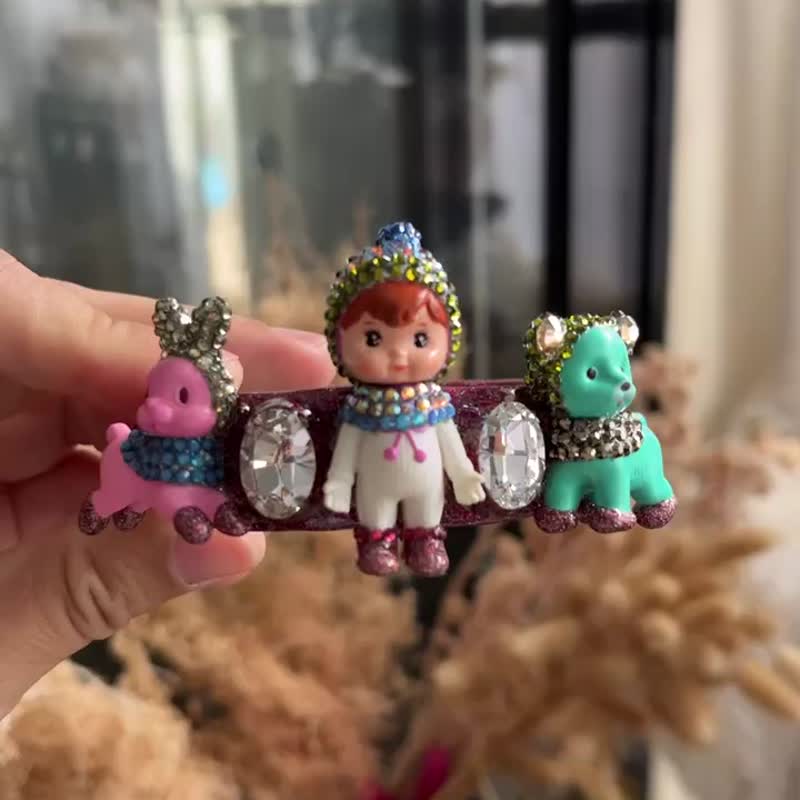 华丽订制款立体昭和日本风复古娃娃缀施华洛水晶宝石兔子小熊手镯 - 手链/手环 - 其他金属 多色