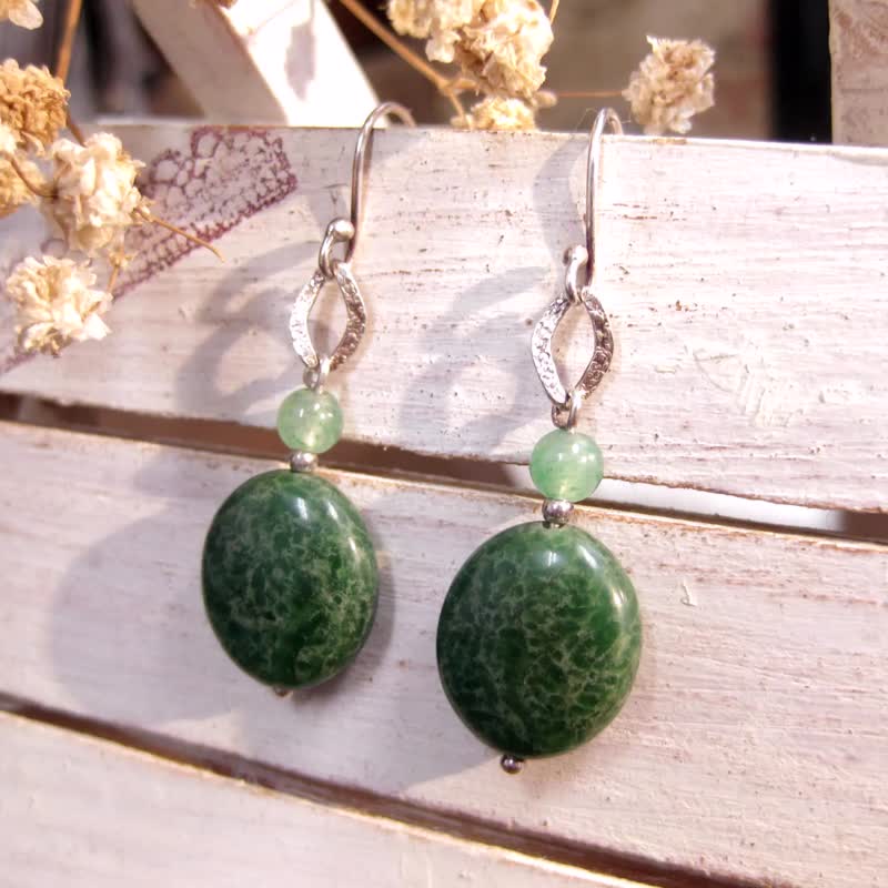 【春天来了】纯银设计耳环 东菱玉+南非玉+925银(耳勾) - 耳环/耳夹 - 玉石 绿色