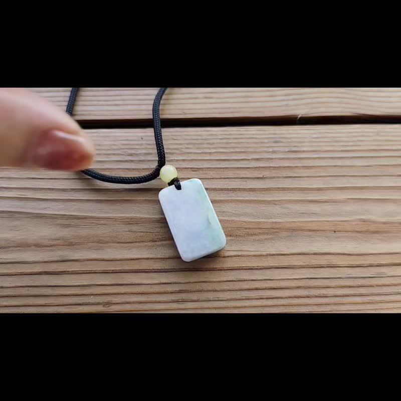 【亲翠】天然翡翠 冰蓝紫半边飘绿花无事牌调整式绳链 - 项链 - 玉石 多色