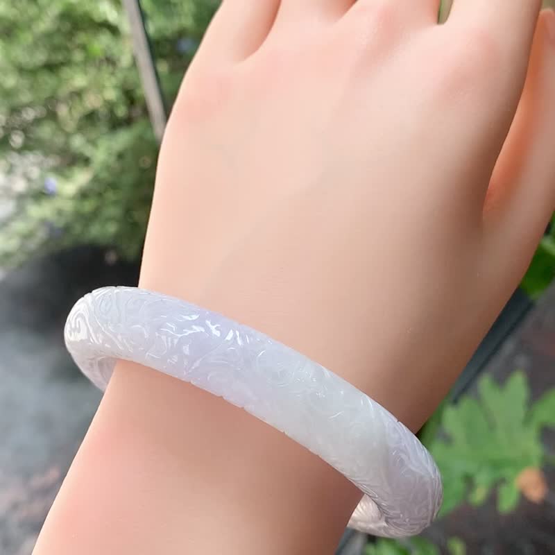 如梦 | 冰糯种淡春彩圆条雕刻镯 / 手围18.5 / 送镯心 - 手链/手环 - 玉石 多色