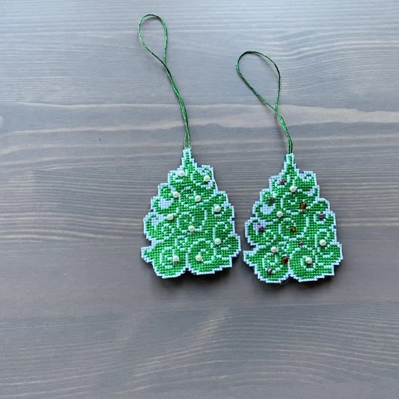 圣诞装饰树；微型礼物；绿色圣诞树 - 墙贴/壁贴 - 绣线 绿色