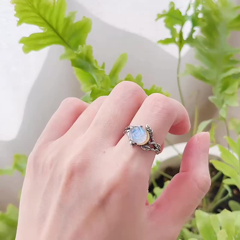 情绪安放 / 温柔守护   月亮拥抱着玫瑰 天然月光石复古纯银戒指 - 戒指 - 水晶 银色