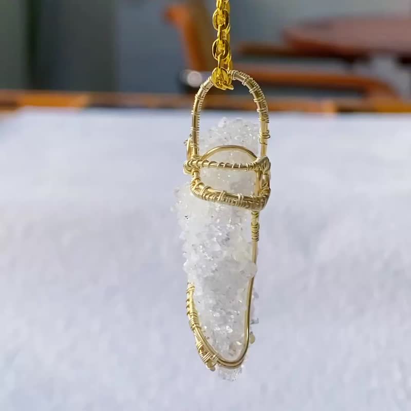 【灵性水晶】鱼眼石晶簇吊饰项链 / 手作编织 - 项链 - 水晶 绿色