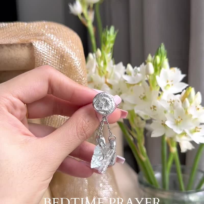 Summer Clear Ocean delicate natural stone stud earrings - 耳环/耳夹 - 水晶 多色