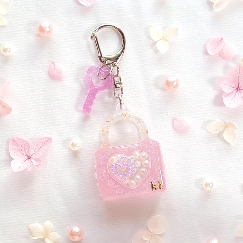 个人化 粉红心锁摇摇乐钥匙圈 英文名字 Shaker - 钥匙链/钥匙包 - 树脂 粉红色