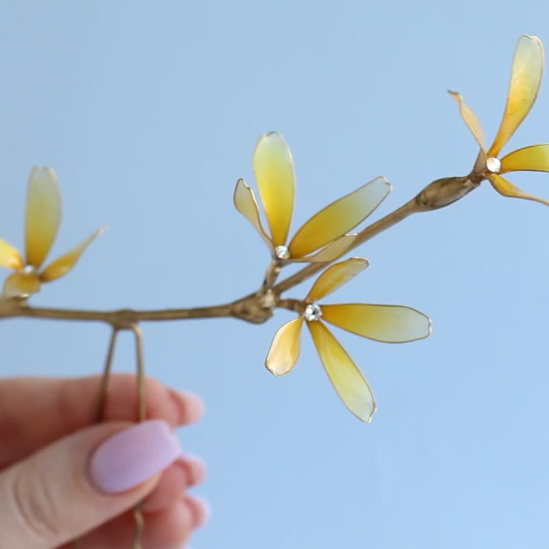 带有黄色连翘花和施华洛世奇水晶的发夹金色小枝 - 发饰 - 其他材质 橘色