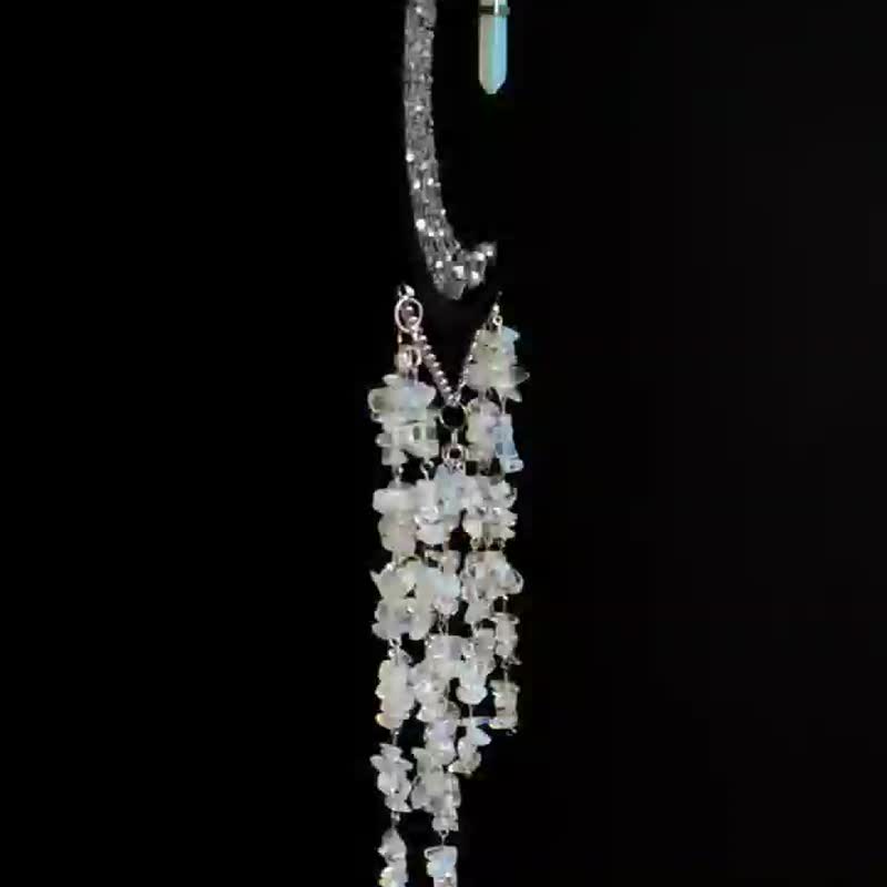 Crystal crescent moon dream catcher with moonstone Suncatcher ฝันจับดวงจันทร์ - 墙贴/壁贴 - 宝石 黑色