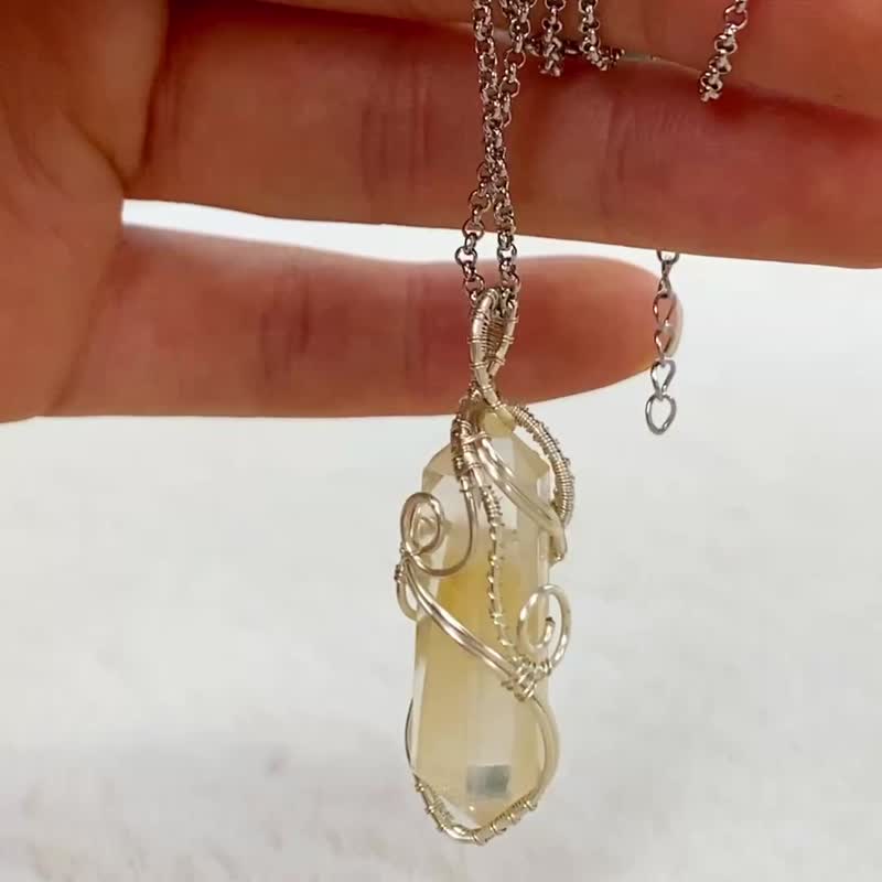 【双尖水晶】天然黄兔毛吊饰项链 / 手工编织 - 项链 - 水晶 金色