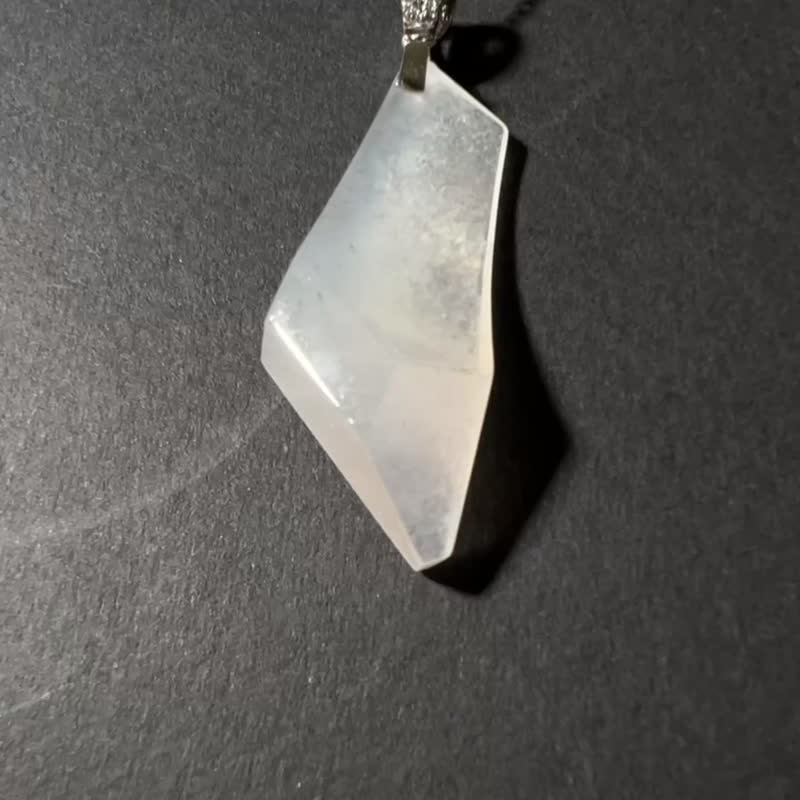 灵魂之心 | 冰种随型坠 含18K金链 - 项链 - 玉石 透明