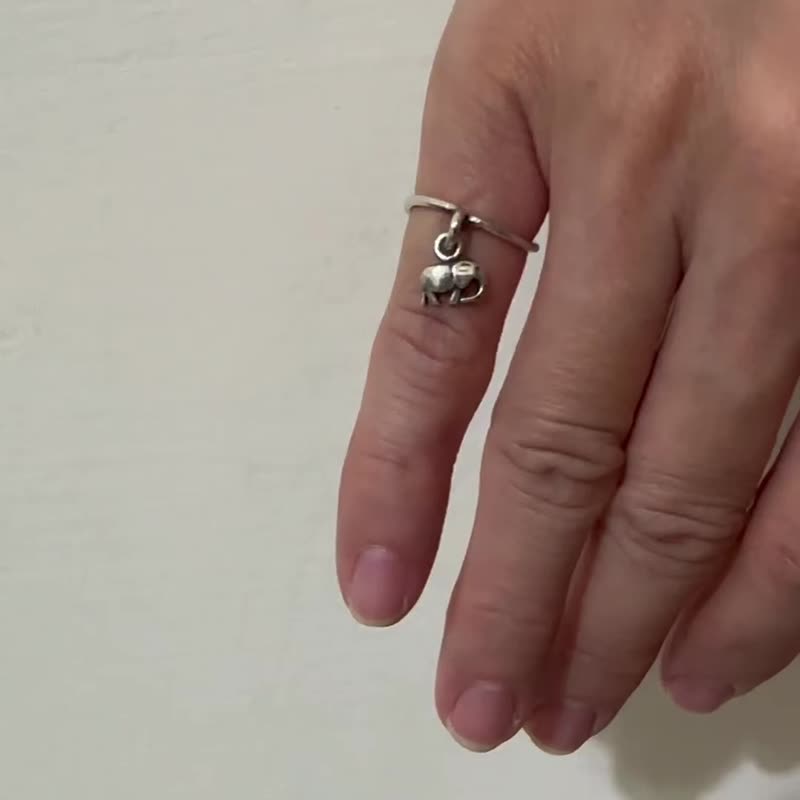 手作金工-晃晃小象 925纯银戒指 开放戒围 动态小象 大象纯银戒指 - 戒指 - 纯银 银色