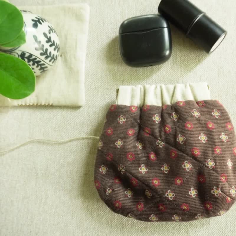 Lii - 啾啾包、零钱包、迷你收纳袋 - 零钱包 - 棉．麻 咖啡色