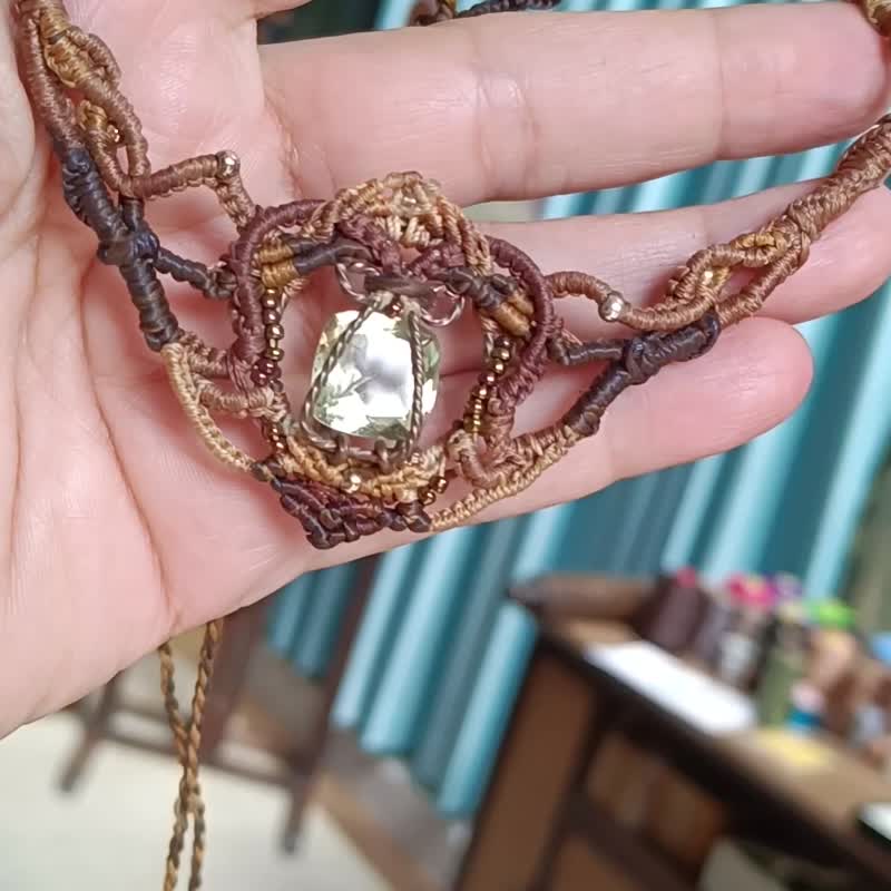 流苏钩针项链采用经过认证的浅黄石英宝石。 - 项链 - 宝石 黄色