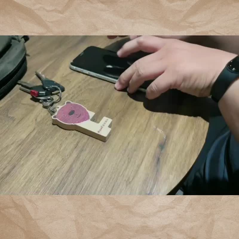 木质手机架钥匙圈 小金猫 客制化礼物 钥匙包 手机支架 吊饰 动物 - 钥匙链/钥匙包 - 木头 黑色