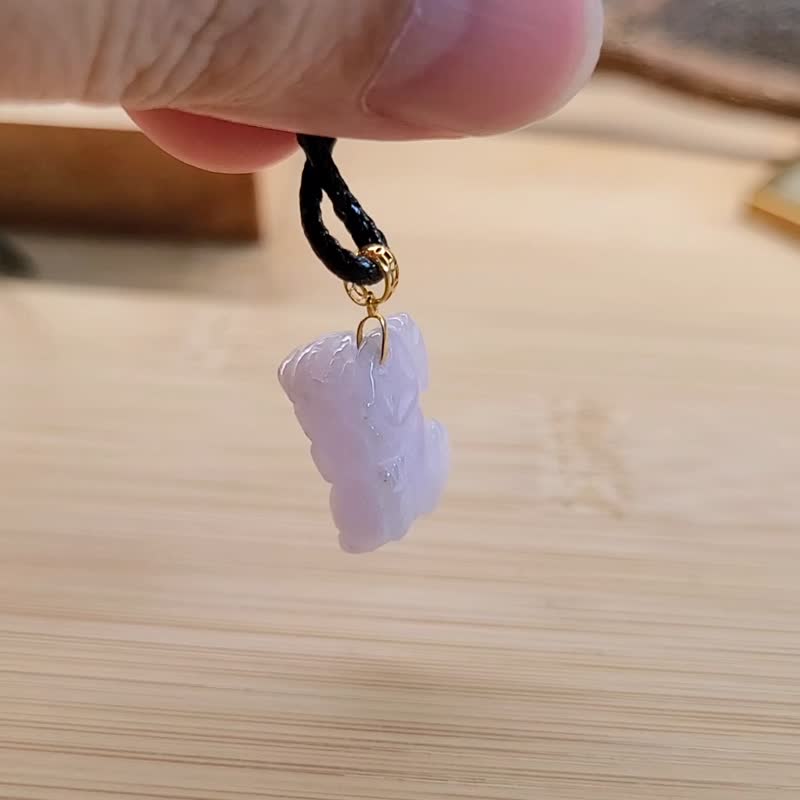 【亲翠】天然翡翠 冰紫罗兰手工雕18K金扣头小貔貅皮绳锁骨链 - 项链 - 玉石 紫色