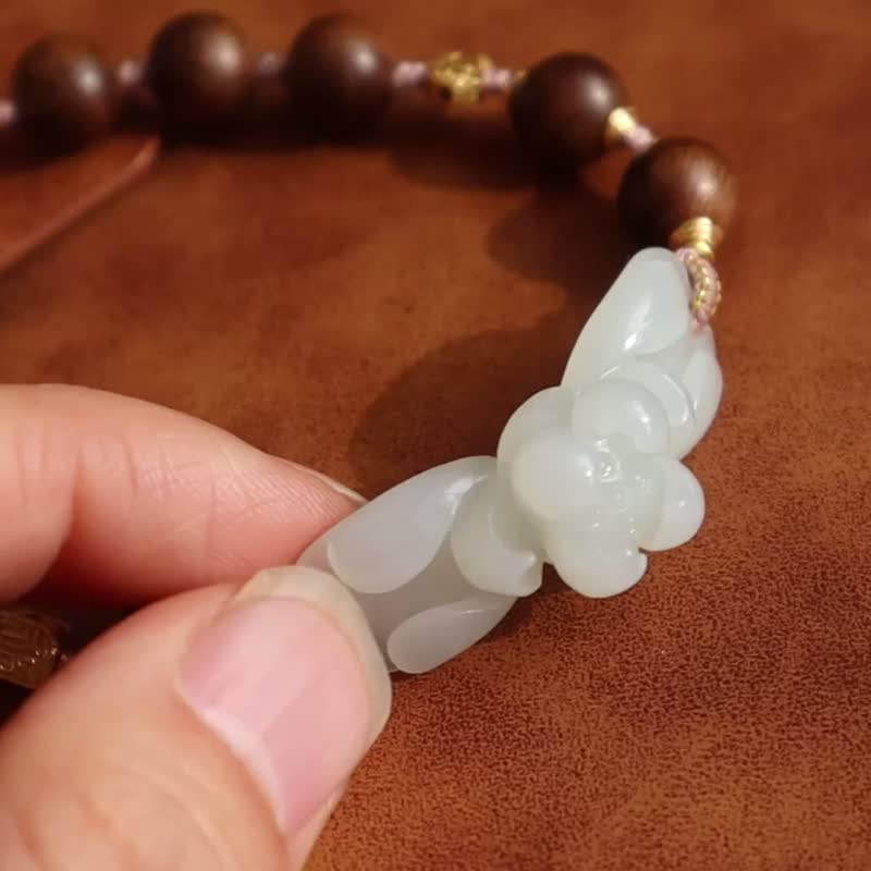 天然新疆羊脂玉和田玉雕花手牌手链 一级白 玉质细腻搭配沉香手链 - 手链/手环 - 玉石 