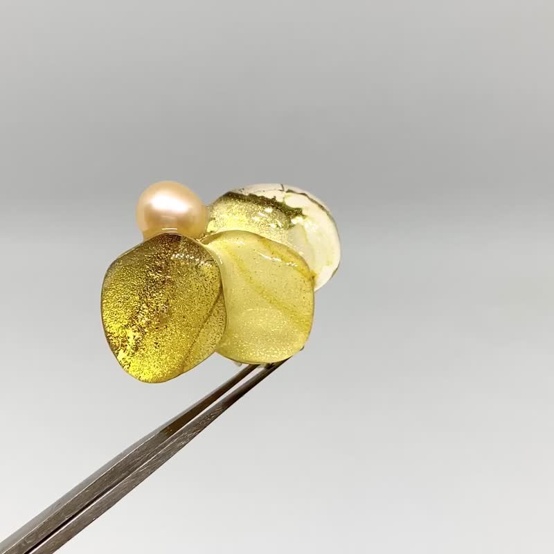 酒精墨水画 珍珠耳夹 - Golden Light Brown - 耳环/耳夹 - 珍珠 金色