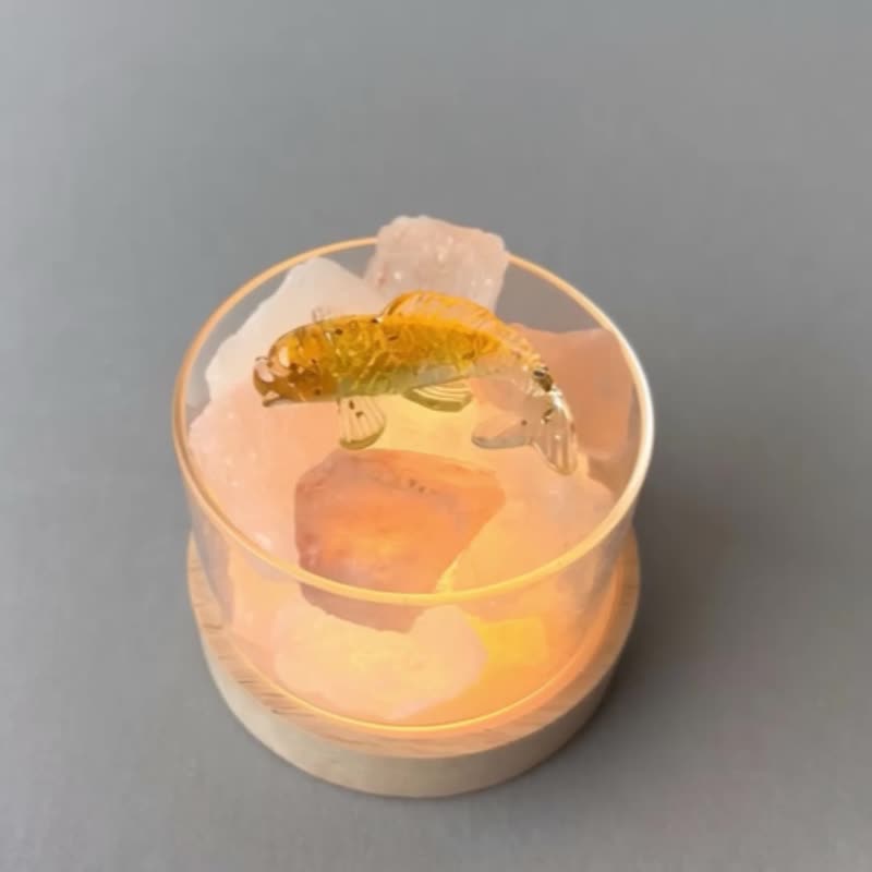 【圣诞新年礼物】小金鱼香氛盐灯 招财 | 愿你有底气 也有余裕 - 香薰/精油/线香 - 水晶 金色