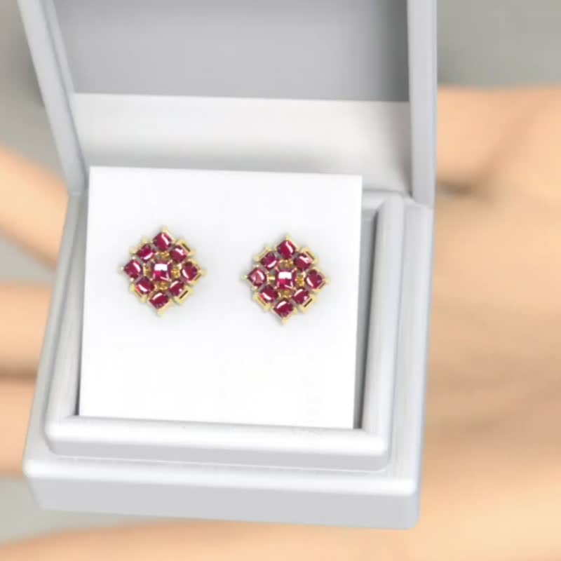 Natural ruby earring, Silver with Gold 18 plating, Handmade Stud Earrings - 耳环/耳夹 - 纯银 