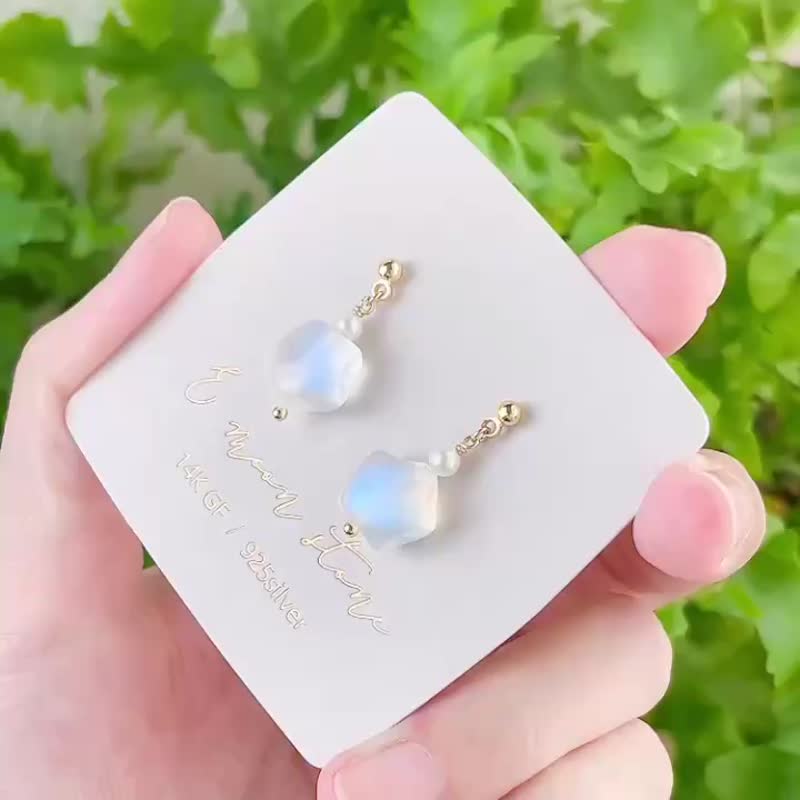 情绪安放 / 温柔守护    胖嘟五芒星星 蓝晕月光石耳环 14K 注金 - 耳环/耳夹 - 水晶 透明