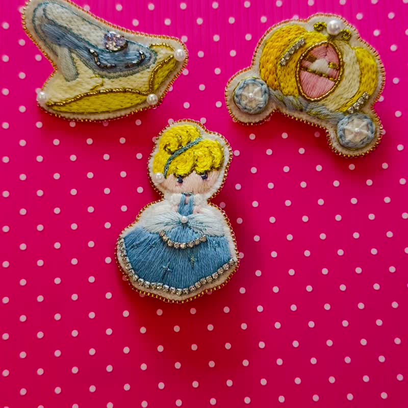 珠绣-童话系列-灰姑娘胸针-仙度瑞拉、玻璃鞋、南瓜马车 - 胸针 - 其他材质 