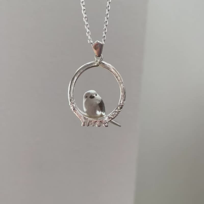 Long-tailed tit pendant perched on a branch - 项链 - 纯银 银色