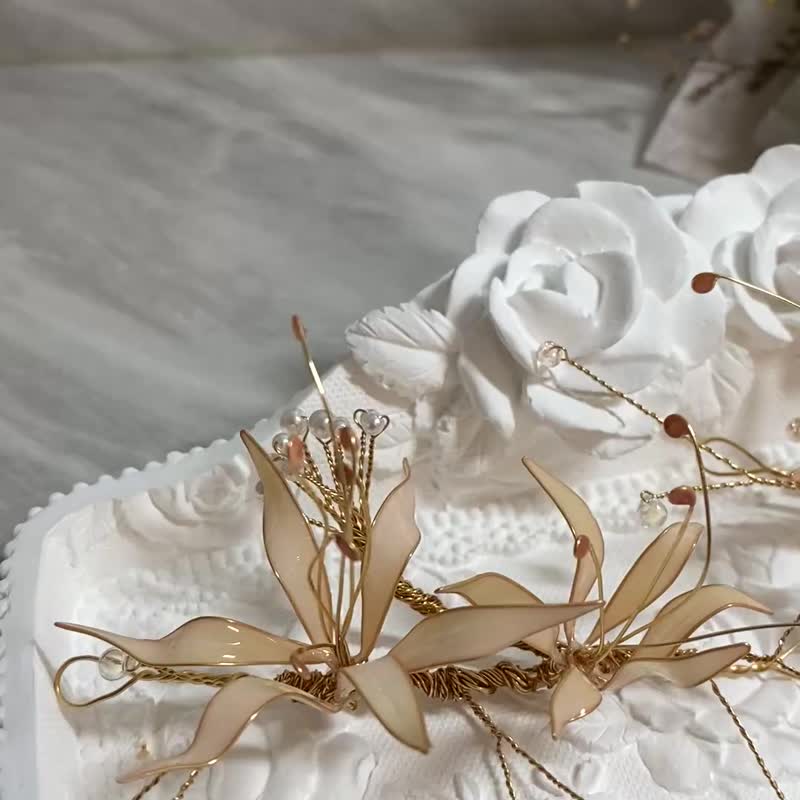 Jocelyn 水晶花饰品-彼岸花珍珠头饰-粉/新娘发饰/古风发饰/水晶/ - 金工/饰品 - 树脂 粉红色