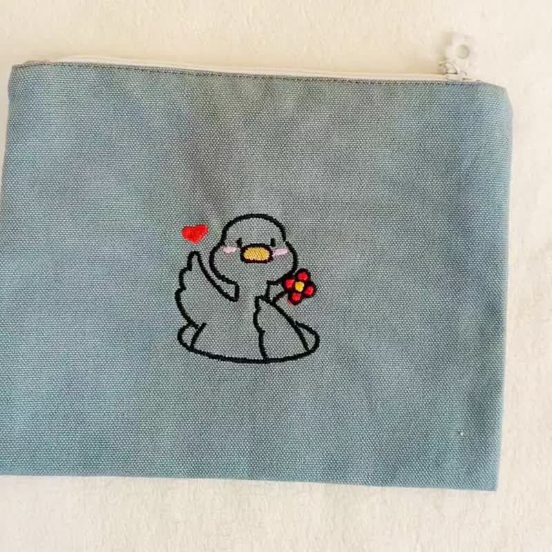 刺绣鸭鸭/收纳包/拉链包/化妆包/小物包 - 化妆包/杂物包 - 棉．麻 