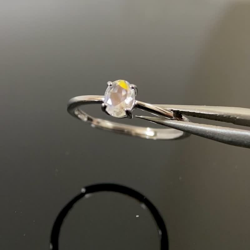 2件85折 | 马岛月亮石纯银戒指 (强彩光 全净玻璃体) - 戒指 - 纯银 