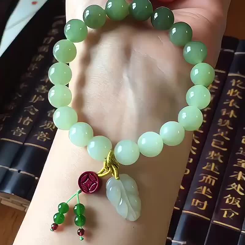 和田玉 渐变色10毫米手链 搭配 和田玉 如意 硃砂 吊坠 料子细腻 - 手链/手环 - 水晶 