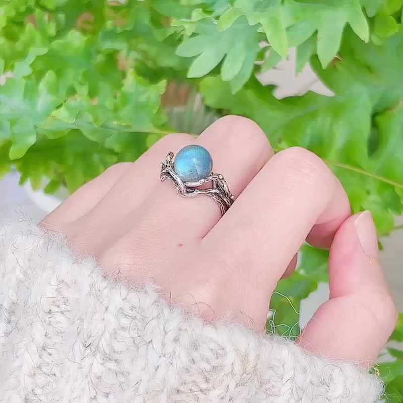 轻珠宝星光紫拉长石 灯泡纯银戒指 尼泊尔水晶 - 戒指 - 水晶 灰色