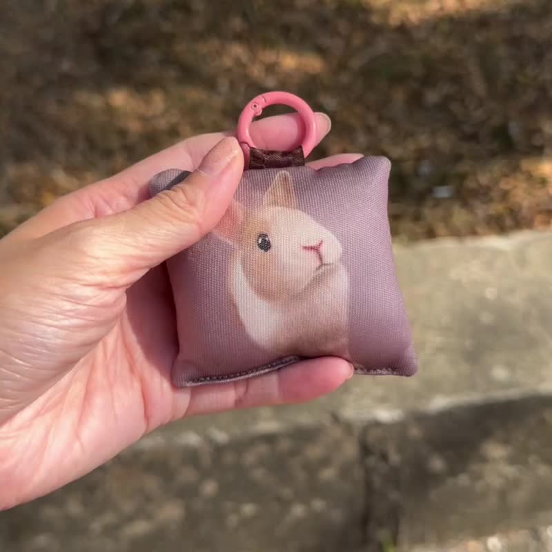 【宠宠家】包包小吊饰-小帅哥 - 吊饰 - 聚酯纤维 卡其色