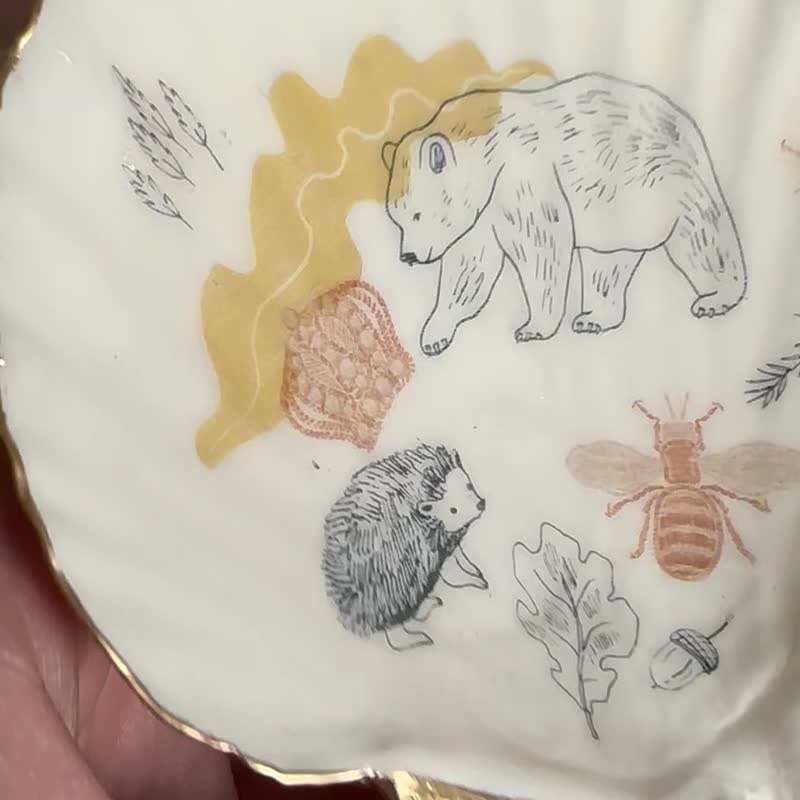 【也形】L扇贝盘 | 初春森林熊、刺猬与蜜蜂 | 水晶饰品陈列收纳 - 收纳用品 - 贝壳 