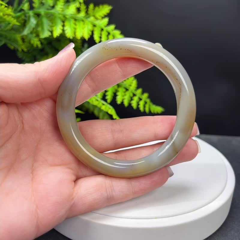天然棕灰玛瑙手镯 55MM 冰润千层飘朱砂点玉髓手环 甜美俏丽雅致 - 手链/手环 - 半宝石 