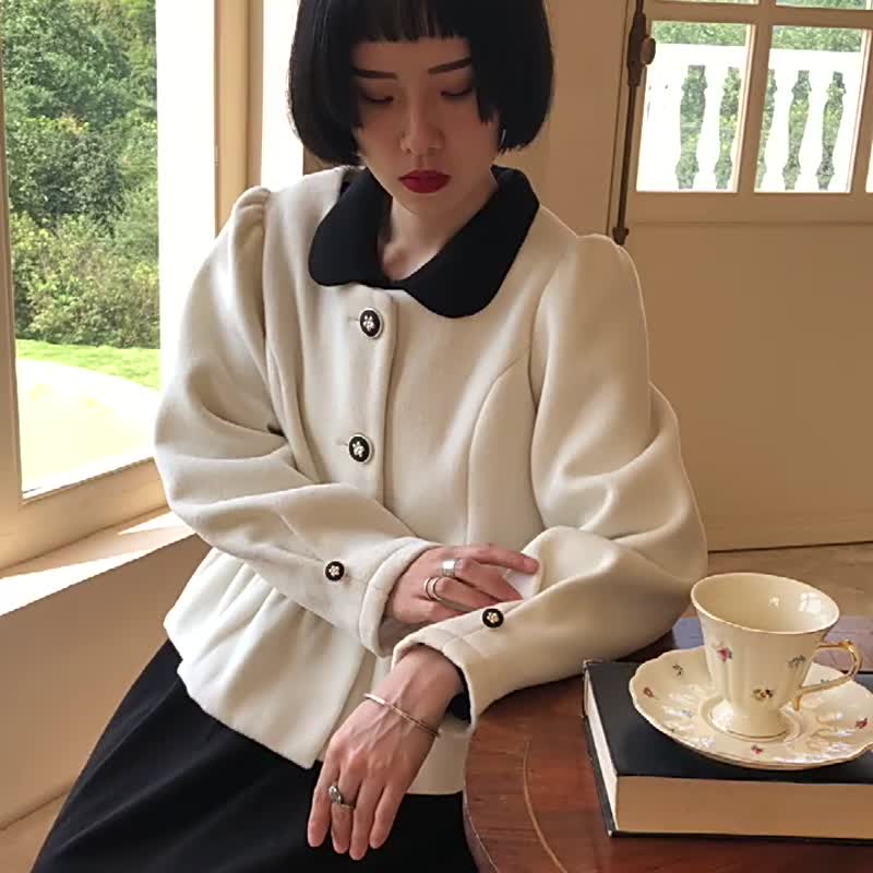 白色 30%羊毛溫柔氣質荷葉邊短大衣 花花少女紐扣款親膚秋冬外套 - 女装休闲/机能外套 - 羊毛 白色