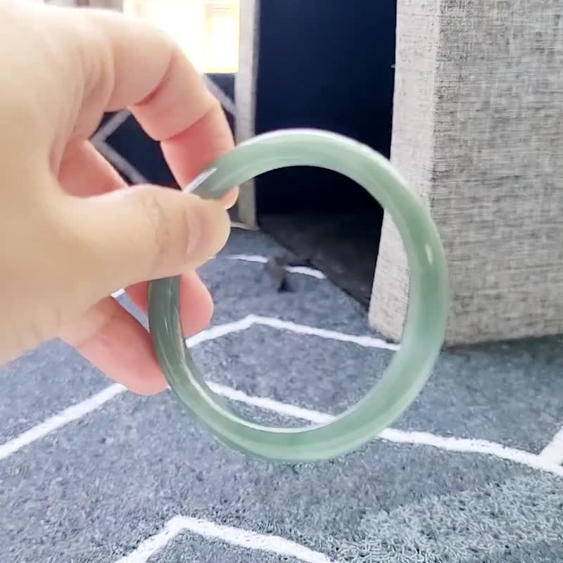 【亲翠】天然翡翠 危地马拉 冰意境棉微晶体灰蓝调手镯 55圈口 - 手链/手环 - 玉石 多色