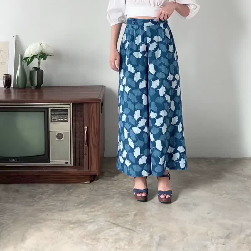 Natural Cotton Pants with Button Details at the Waist  - Blue Leaf - 女装长裤 - 棉 蓝色
