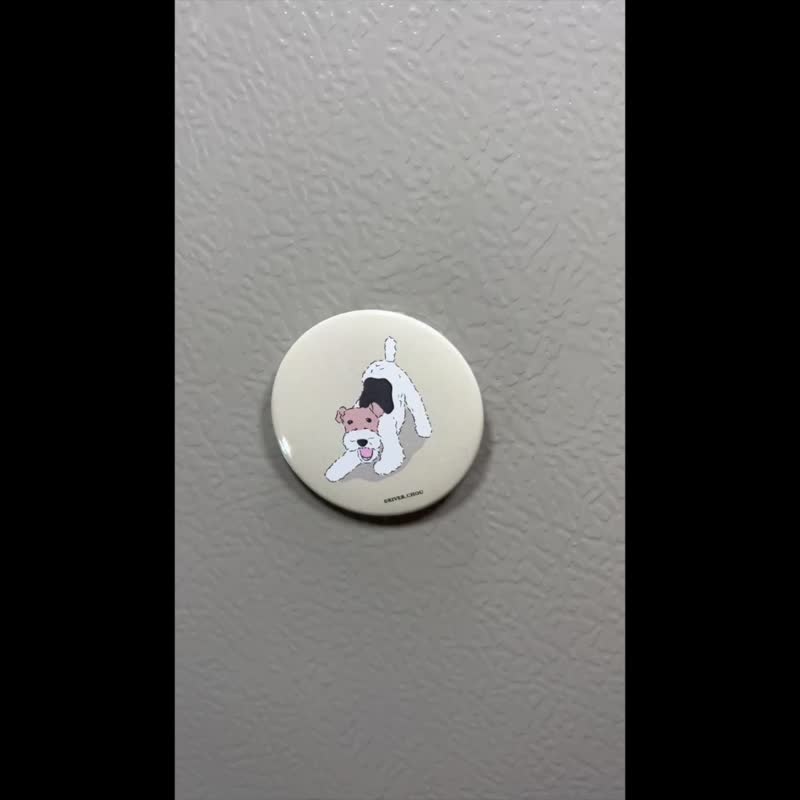 Wirefoxterrier 刚毛猎狐梗磁铁胸章44mm 桃子 粉桔 - 徽章/别针 - 其他金属 粉红色