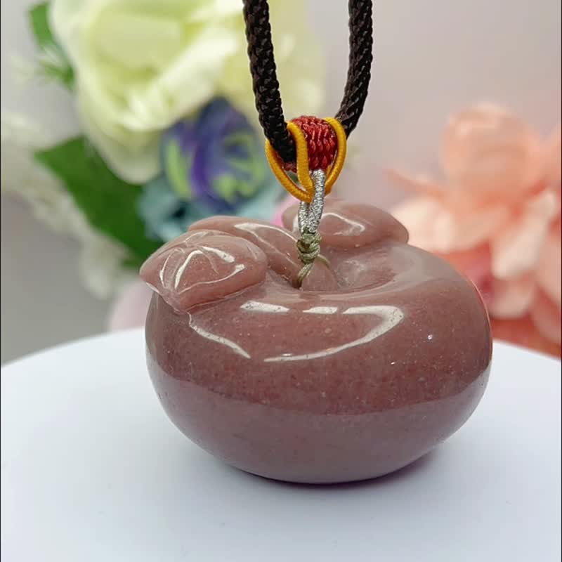 手雕苹安果佘太翠豆沙红 阁家平(苹)安 鸿运当头 手把件 盘玩吊坠 - 吊饰 - 玉石 多色
