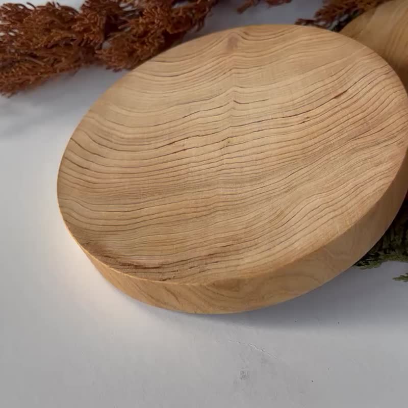 台湾黄桧玛莎花木纹圆形杯垫-手作温度/永久散发木质芬芳 - 杯垫 - 木头 