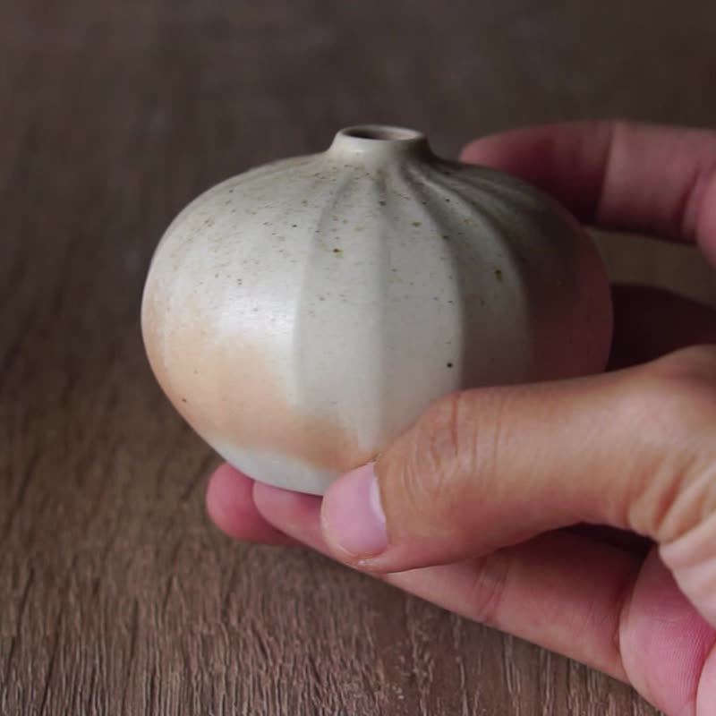 柴烧白瓷绯红小花器 - 花瓶/陶器 - 瓷 白色