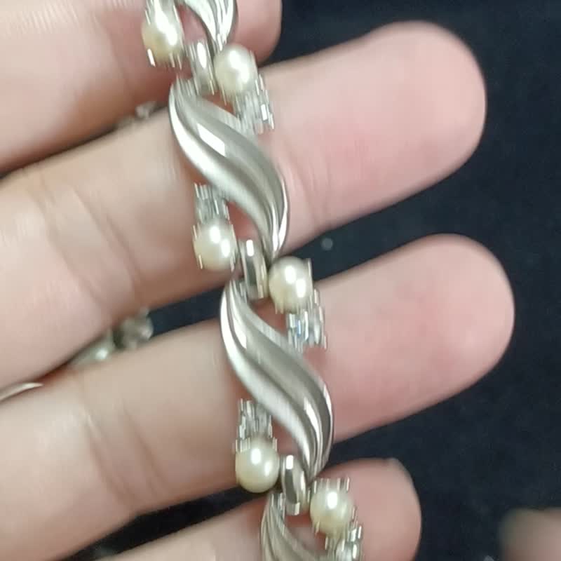 vintage jewelry  TRIFARI   银色旋叶仿珍珠莱茵石 颈圈项链 - 项链 - 其他金属 