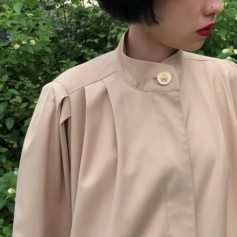 杏仁黃色 中式小立領廓形風衣 斗篷式中長款門襟排扣寬鬆簡約外套 - 女装休闲/机能外套 - 其他人造纤维 黄色