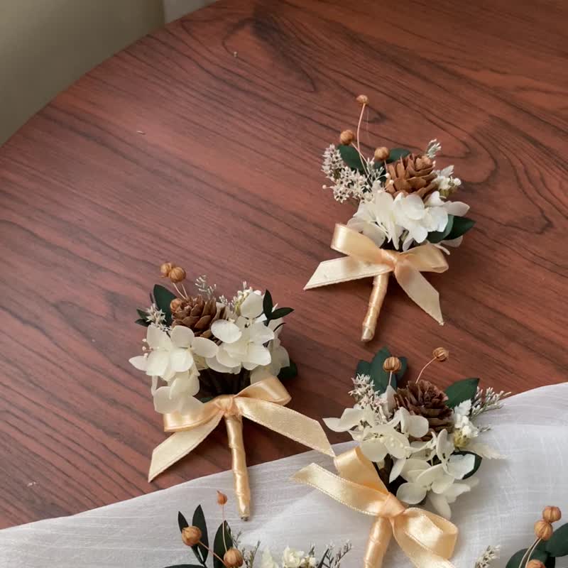 【婚礼胸花】微光森林永生胸花 6件组 新郎胸花 伴郎伴娘胸花 - 干燥花/捧花 - 植物．花 